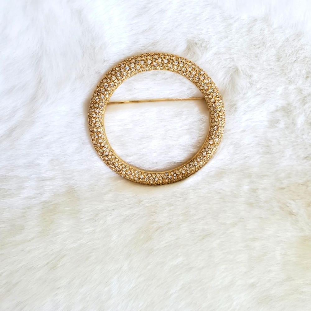 Crystal brooch